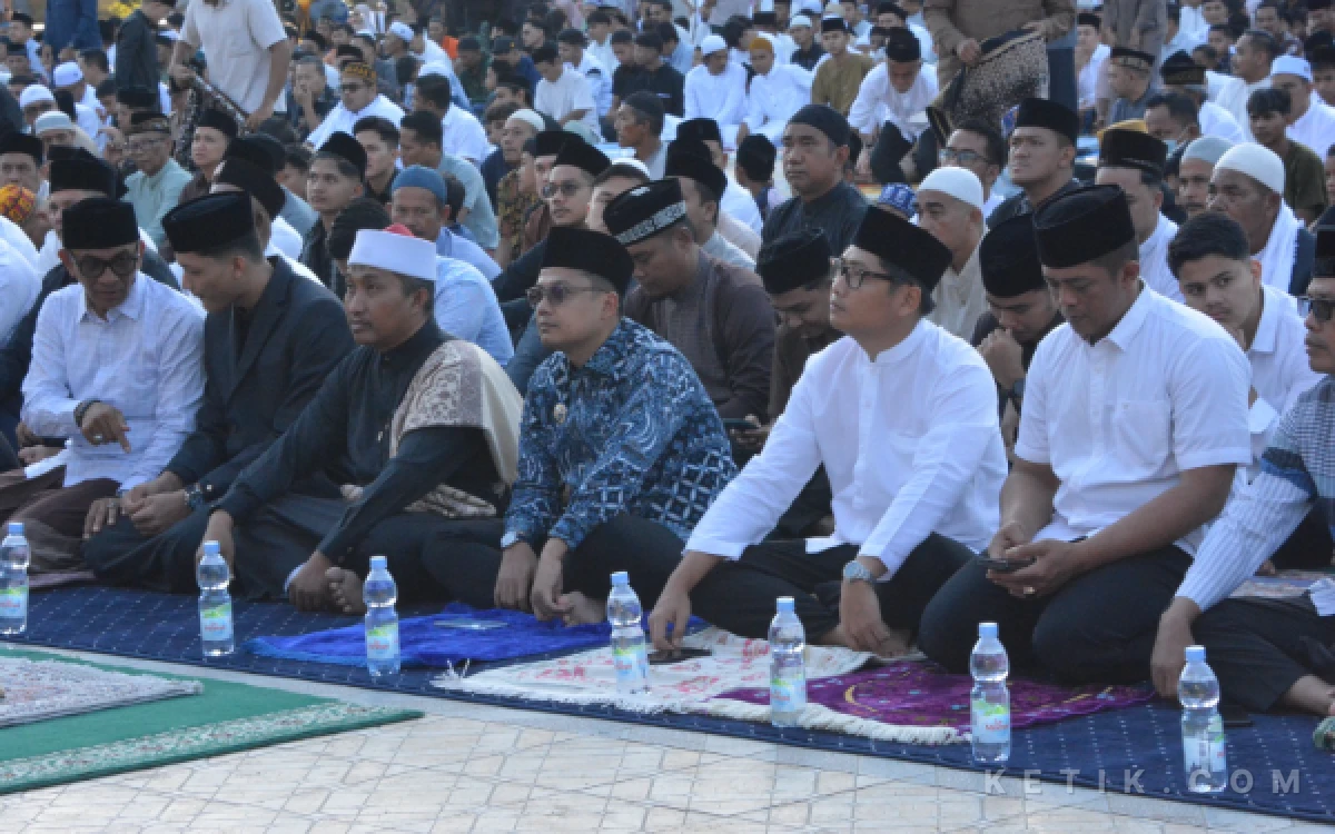 Thumbnail Berita - Ribuan Warga Padati Lapangan Merdeka Langsa untuk Shalat Iduladha 1447 H