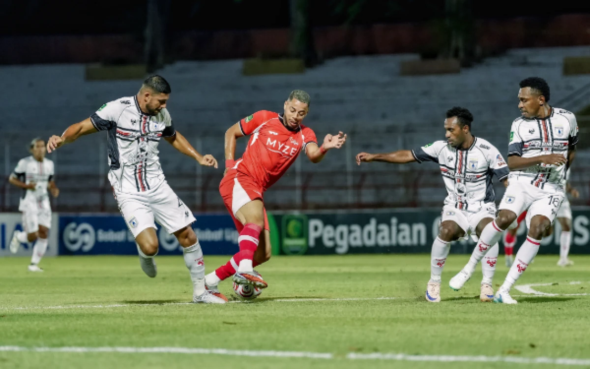 Thumbnail Berita - Unggul Jumlah Pemain, de Red FC Kalah 1-3 Hadapi Persipura di Kandang