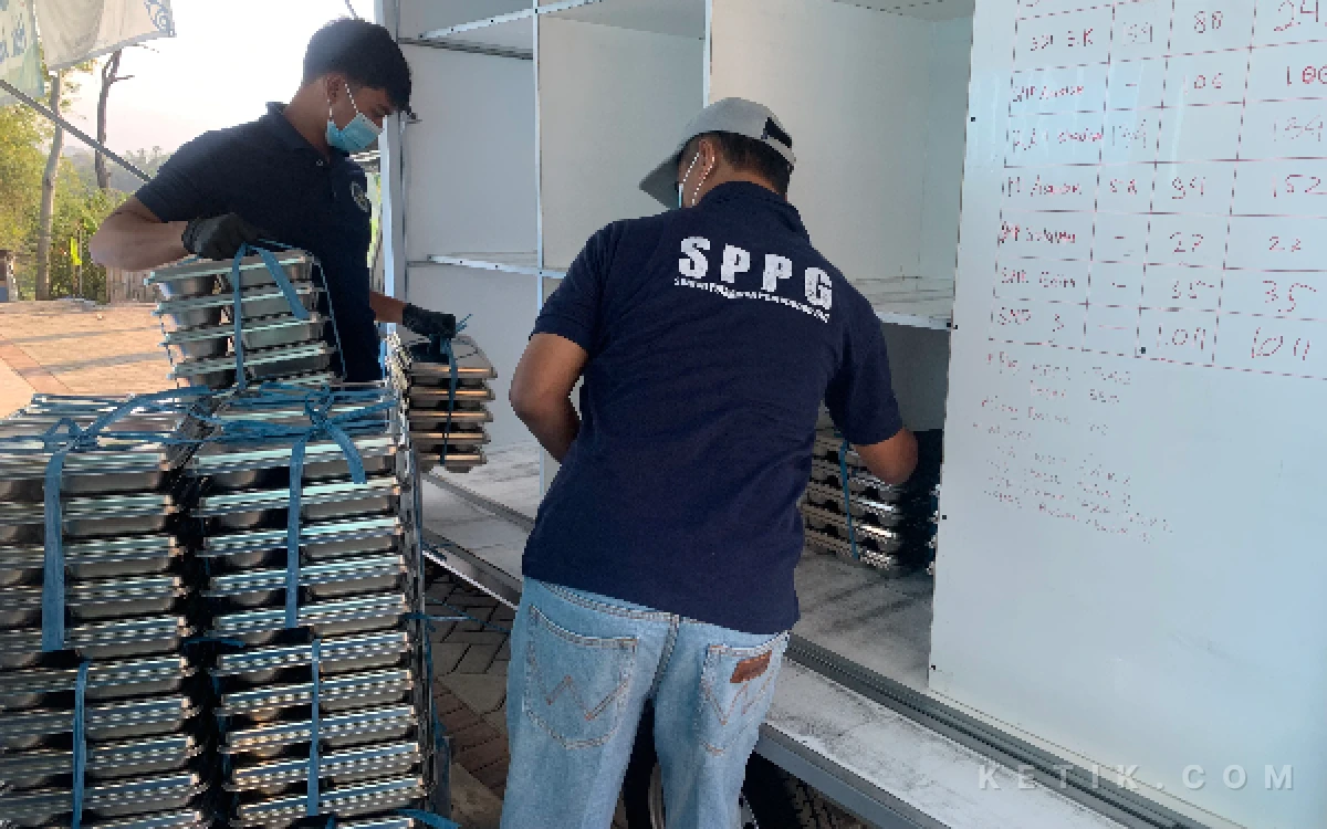 Thumbnail Berita - Sekolah Dimulai, SPPG Syair Beji Kota Batu Distribusikan Ribuan Paket MBG