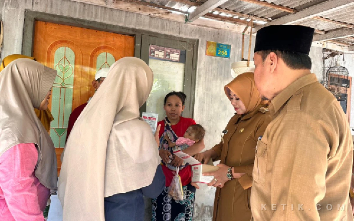 Thumbnail Berita - Wabup Situbondo Kunjungi Penderita Gizi Buruk di Desa Jangkar