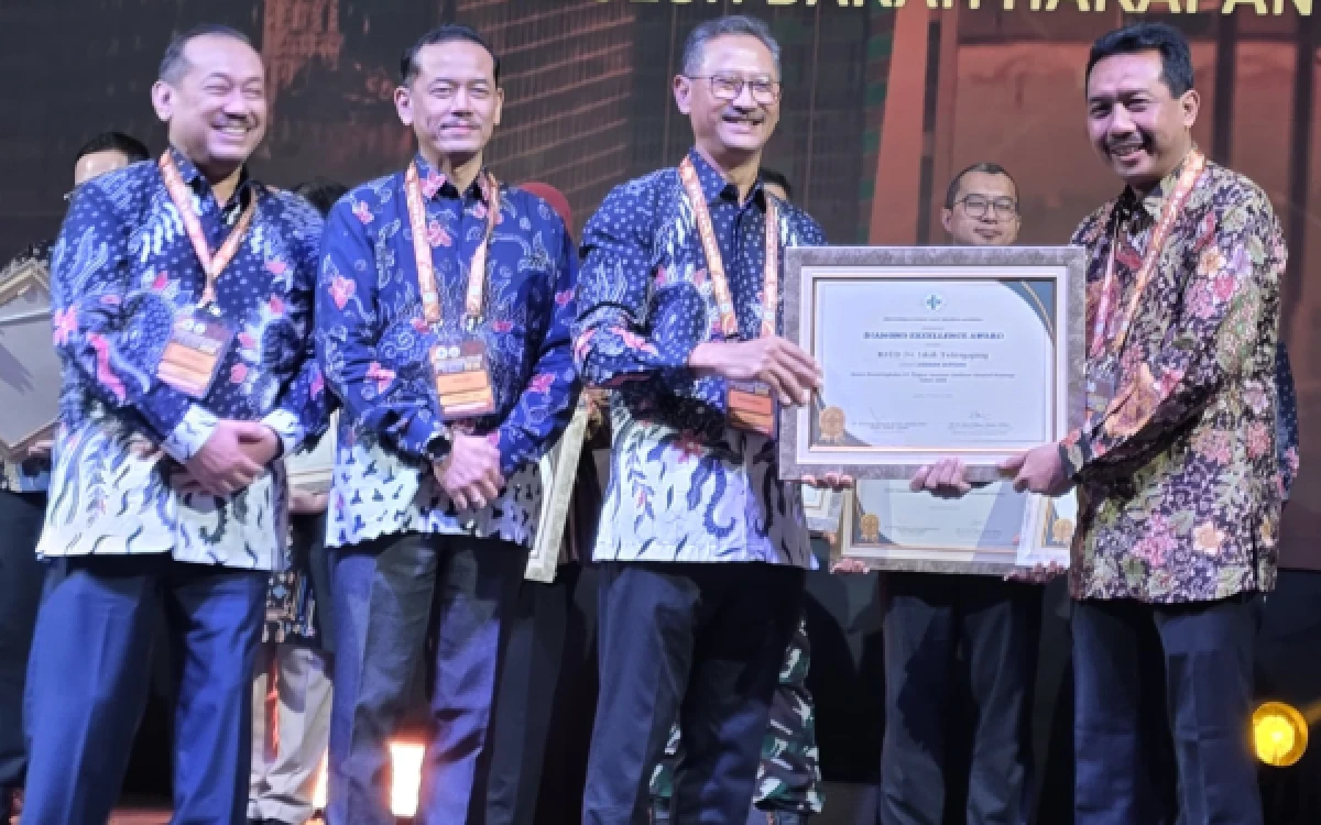 Thumbnail Berita - RSUD dr. Iskak Tulungagung Ukir Prestasi Nasional, Sabet Dua 'Diamond Excellence Award' untuk Layanan Jantung dan Saraf!