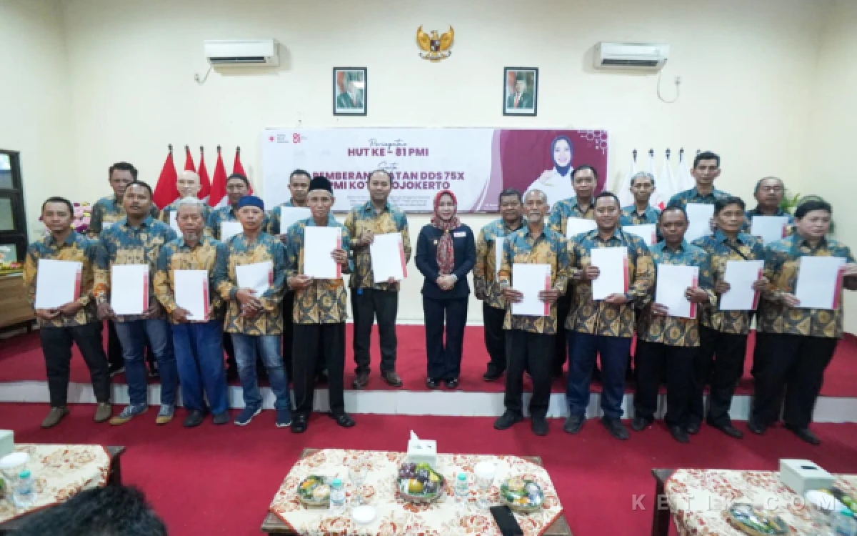 Thumbnail Berita - Peringati HUT ke-81 PMI, Pemkot Mojokerto Apresiasi 23 Pendonor Darah Sukarela 75 Kali