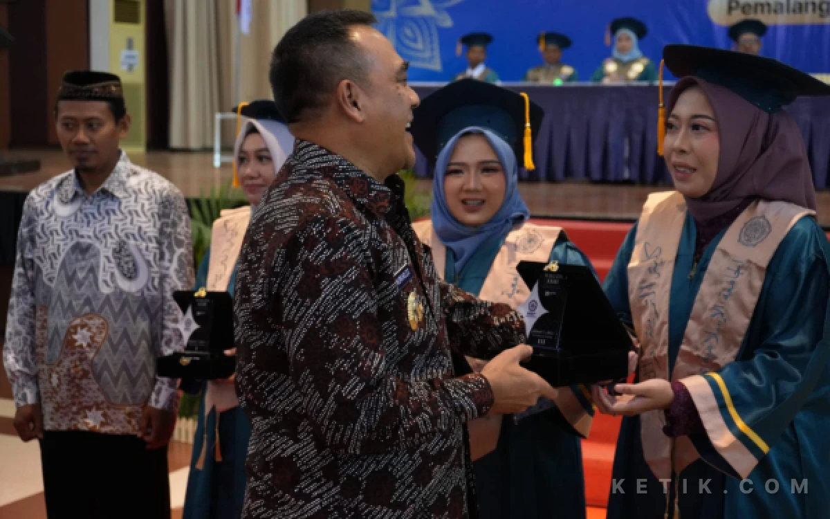 Thumbnail Berita - Wisuda 211 Sarjana INSIP Pemalang, Plt Bupati Nurkholes: Lulusan Harus Hadirkan Inovasi untuk Masyarakat