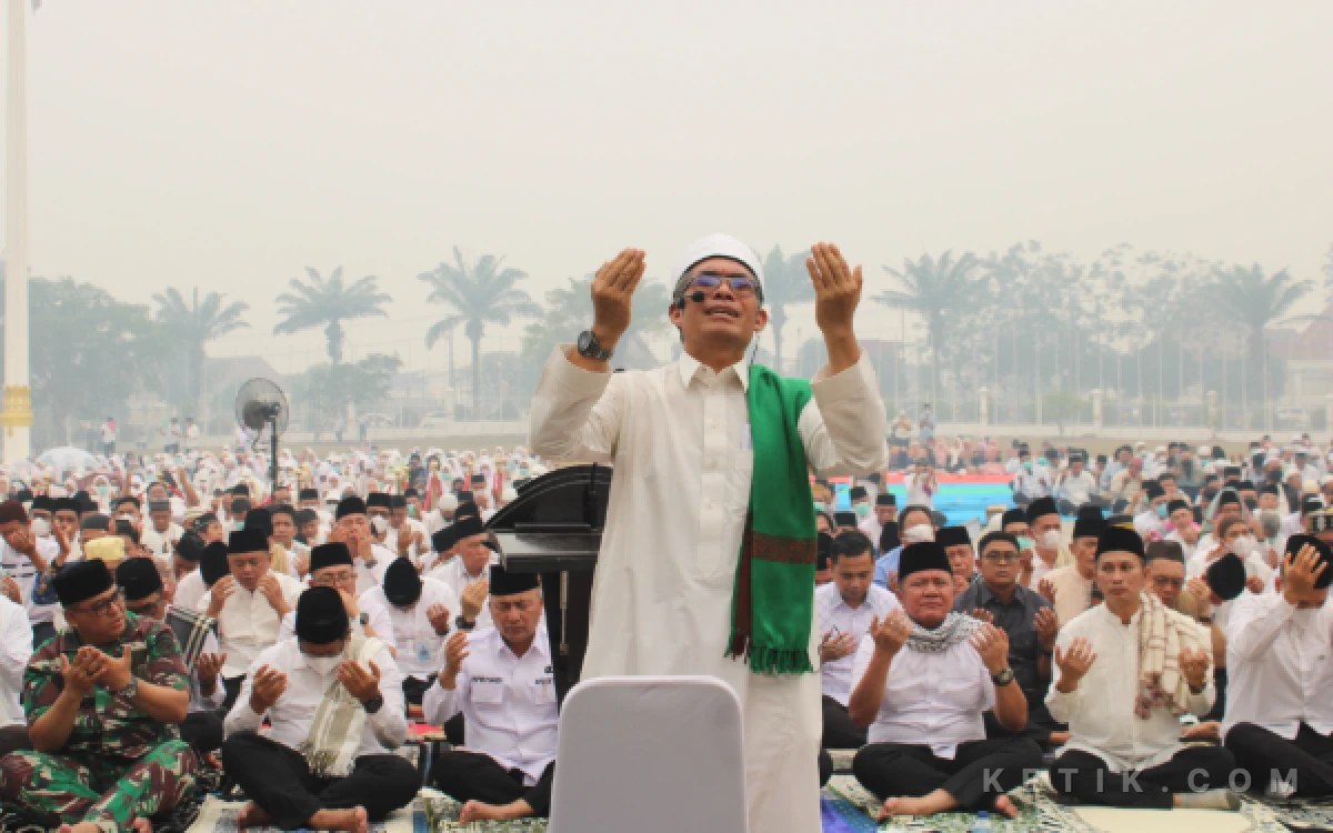 Thumbnail Berita - Kabut Asap Semakin Parah di Kota Palembang, Salat Istisqa Ketiga Kembali Digelar