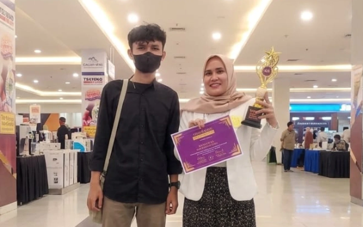 Thumbnail Berita - Tinggalkan Pabrik di Cikarang, Pemuda Subang Ini Bertahan Hidup dari Live Streaming Gim Enam Jam Sehari