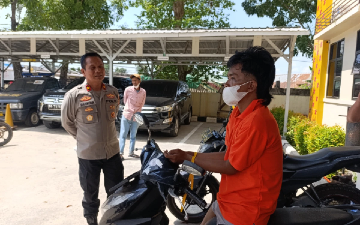 Thumbnail Berita - Pelaku Perampasan Motor di Minimarket Gagal Total, Korban Melawan hingga Warga Berdatangan