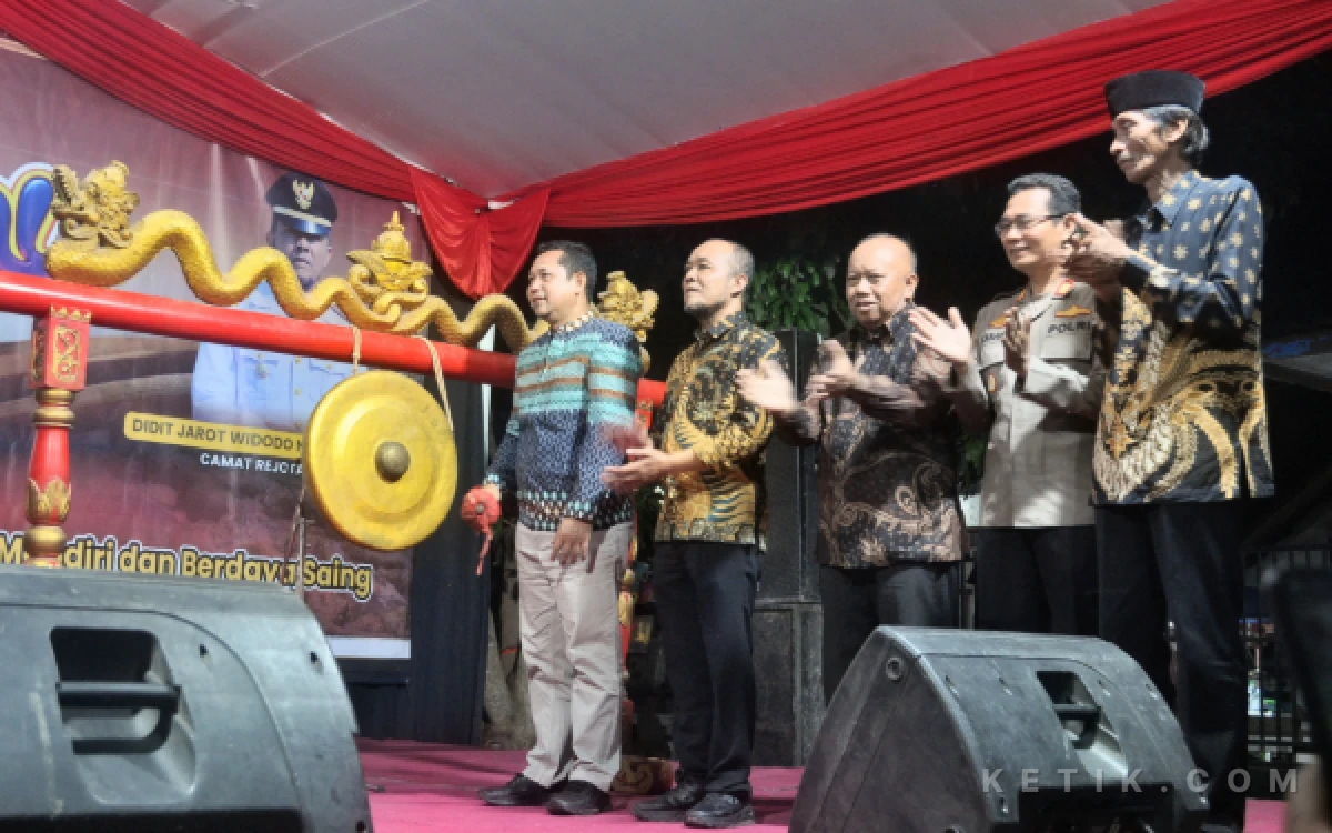 Thumbnail Berita - Kemeriahan Pembukaan Kandung Festival 2026: Sinergi Budaya, Ekonomi, dan Apresiasi untuk Kecamatan Rejotangan