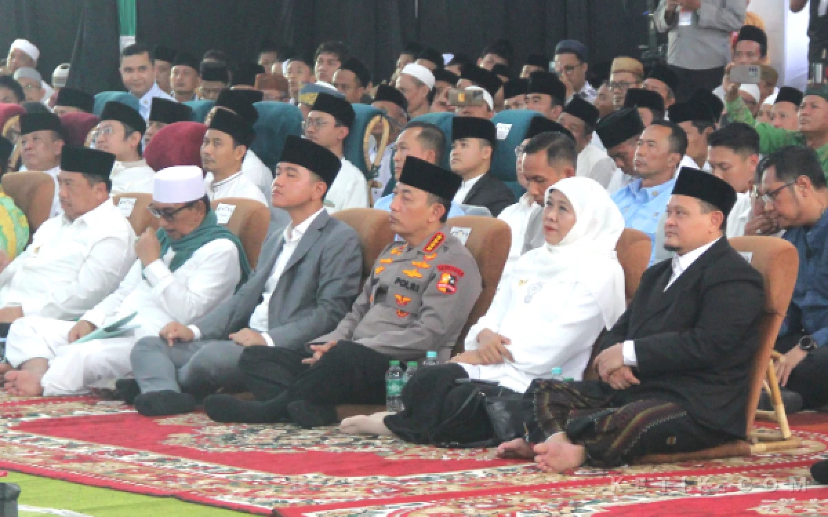 Thumbnail Berita - [FOTO] Wapres Gibran di Jombang, Hadiri Haul Mbah Wahab hingga Bagi-Bagi Sepeda