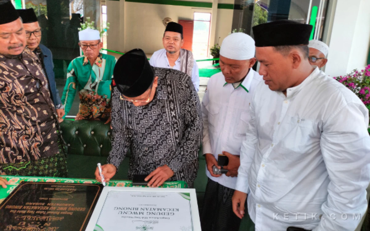 Thumbnail Berita - Buya Said Aqil Siradj Resmikan Gedung MWC NU Binong