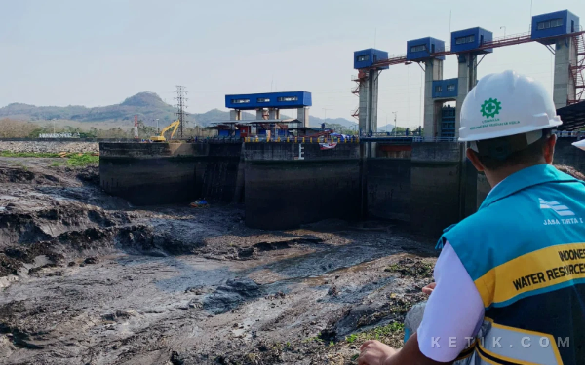 Thumbnail Berita - Sedimen Menumpuk, PJT I Flushing Bendungan Sengguruh Kabupaten Malang Selama 10 Hari